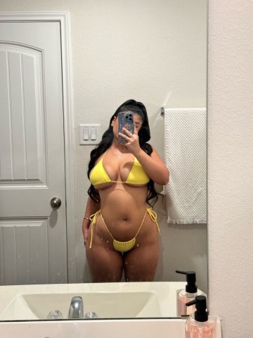 Lexi (21) — Thick Thighs & Brown Eyes Incalls/Outcalls - 1