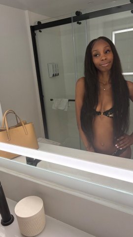 Long Beach Female Escort — 5'6 flexible Barbie-style outcalls - 1