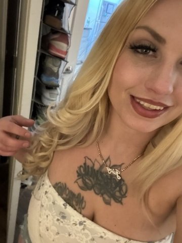 Phoenix Female Escort — Throat-focused oral & fetish play, hotel/car fun - 1
