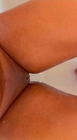 Detroit Sloppy Sunday — Petite Woman, Discreet Adult Fun - 1
