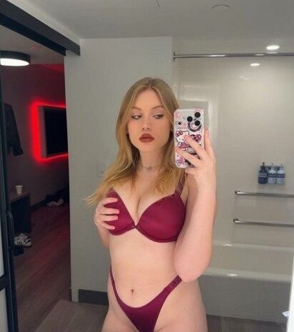 Palm Springs CA 24-Year-Old Female Escort — Incall, outcall & car/hotel fun - 1