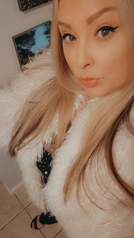 Tacoma Curvy Blonde Female Escort — Incall Only - 1
