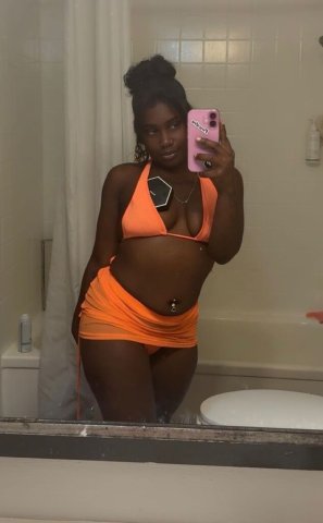 Oakland (East Bay) CA Female Escort — Out-call, in-call, and car date (specials available) - 1