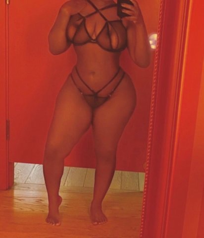 Wausau Wisconsin Female Escort — erotic massage with warm oil - 1