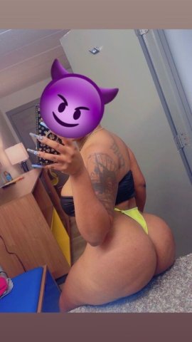 Latina Caliente, 29 — Rica y Apretadita - 1
