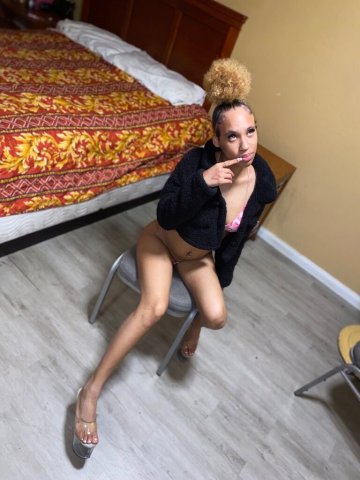 San Diego CA Petite Curvy Female Escort — Outcalls & Car Fun, Deep Throat 5 - 1