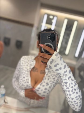 Sheboygan, WI Female Escort — Massage & GFE roses (regulars only) - 1