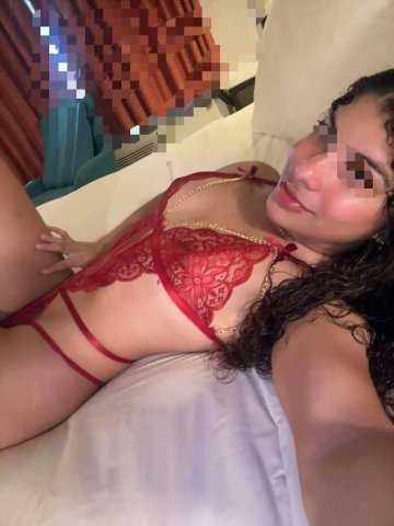 Latina caliente nueva en el área — sumisa - 1