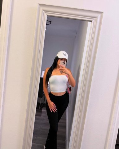 Adriana (26) — Delicate, elegant flirt vibe - 1