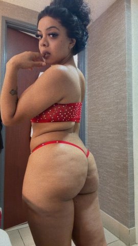 Sweet thick & petite escort — outcalls, card dates, and car dates - 1