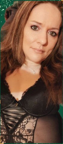 Layla in Dearborn Heights — kind, discreet female escort for quick half-hour visits - 1