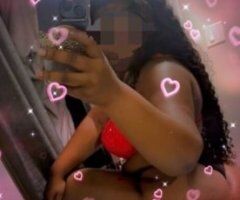 Chicago escorts - Incall at Cindy Lynn Hotel, Chicago: sensual massage, Feet, and fetish