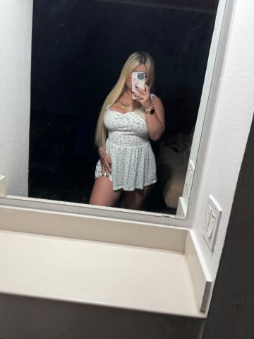 Viki, rubia grande — disponible en Denver para encuentros - 1