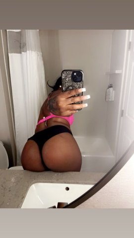 Pullman, WA Chocolate Curves 2-Girl Fun — In-call & Outcall - 1