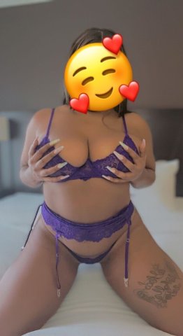 Luxury Female Escort in Denton — VIP late-night companionship - 1