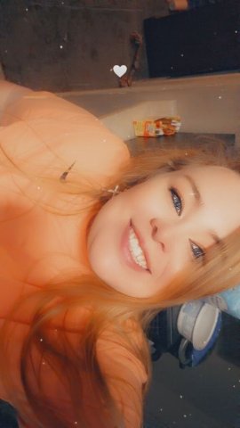 24-Year-Old Blonde, Thick Girl Looking to Meet Men - 1