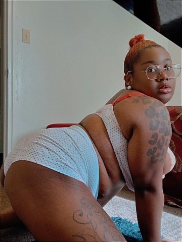 Mature & sexy gentleman — serious inquiries only - 1