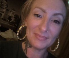 Sexi redhead MILF, 40 — natural and discreet - Image 3