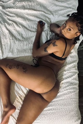Barbie-style female escort — outcalls, car dates & content (no explicit texts) - 1