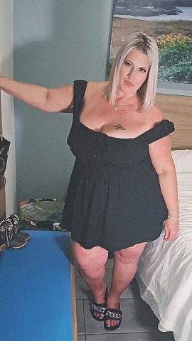 Bakersfield Female Escort — dinner dates, GFE & overnights - 1