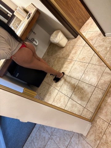 Orange County CA 25-Year-Old Female Escort — Oral, Blowjobs, Doggy Style - 1