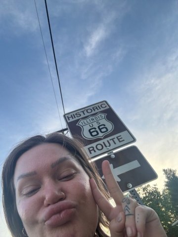 Petite Female Escort in Western Illinois — Audrey (incalls & outcalls) - 1