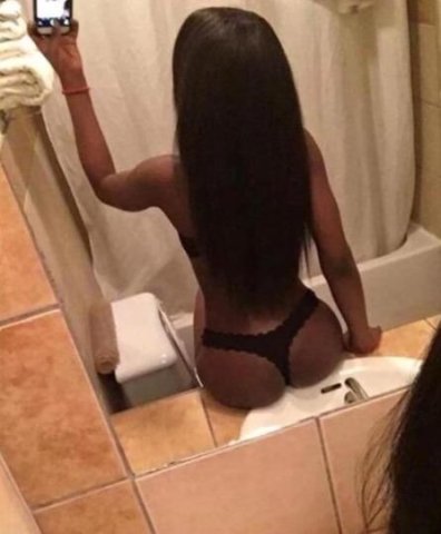 Monika — Petite chocolate escort (outcalls by appointment only) - 1