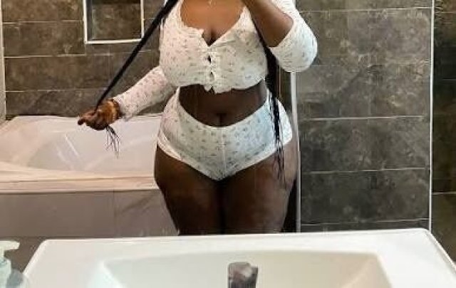 Curvy Big Tit BBW with Thick Thighs  - 22 (Mobile, Alabama) - 1
