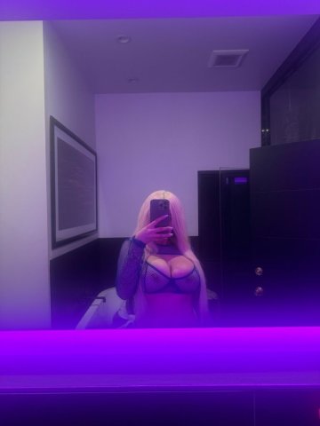 Long Beach & Orange County Luxury Blonde College Escort - 1