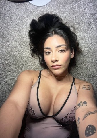 Portland Female Escort — Incall/Outcall + Car Dates (Full Service Specials) - 1