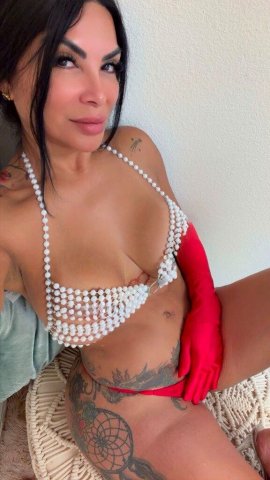 Palm Springs CA Nuru Massage Escort — Royal-style relaxation - 1