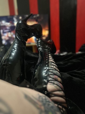 Lady Incall & Outcall — curves, ink, mature allure - 1