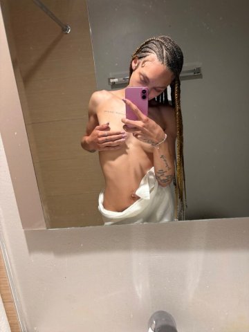 Rockford Petite Light-Skin Female Escort — Soft Flirty Chat & Cheeky Energy - 1