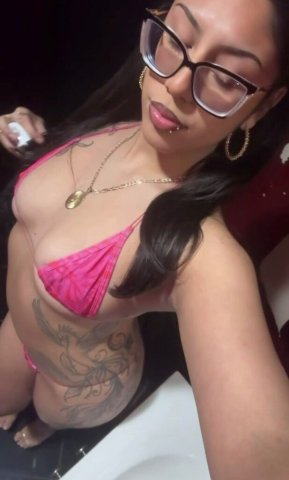 Salem Latina Mami — Sweet Temptation & Pretty Feet - 1