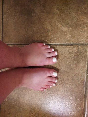 Anchorage P.A.W.G. Female Escort — Foot Fetish & Incall Hotel Setting - 1