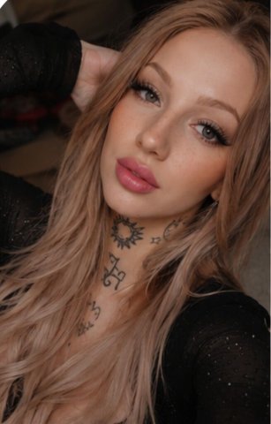 Reserved petite blonde escort near Everett, WA - 1
