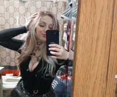Reserved petite blonde escort near Everett, WA - Image 2