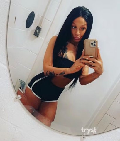 BRIA — Your Italian Mistress (Outcalls Only) with Heels, Lingerie & Foot Fetish - 1