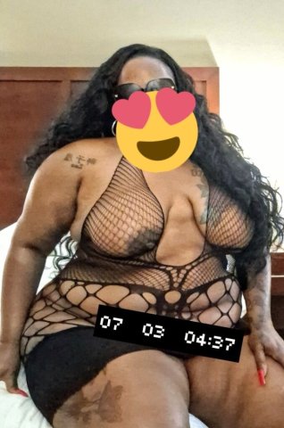 Hampton VA Incall — Pretty Brown Round - 1