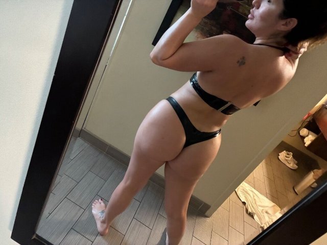 Reno NE Incall & Outcall Female Escort — Curvy Brunette with Tattoo, GFE - 1
