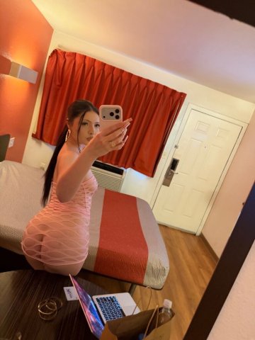 Portland Petite Latina Escort — In-calls, Out-calls, & Lap Dance - 1