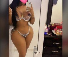 Sweet & affectionate Latin girl with a sexy body - Image 2