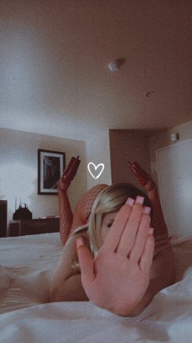 Mendocino, CA Petite Escort — 1-Night Massage & Sensual Soft Touch - 1