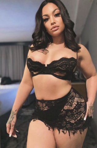 Petite Latina Escort in Auburn, AL — Boyfriend Treatment & Extras - 1