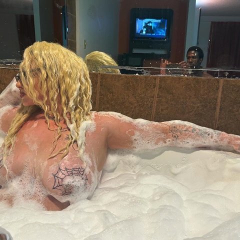 Martinsburg WV Thick & Petite Escort — Incalls or Car Service (if you have one) - 1