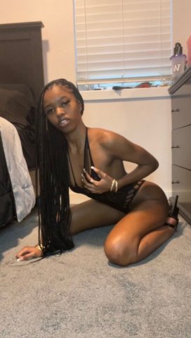 Tacoma Petite Discreet Female Escort — Sex Therapy & Companionship - 1