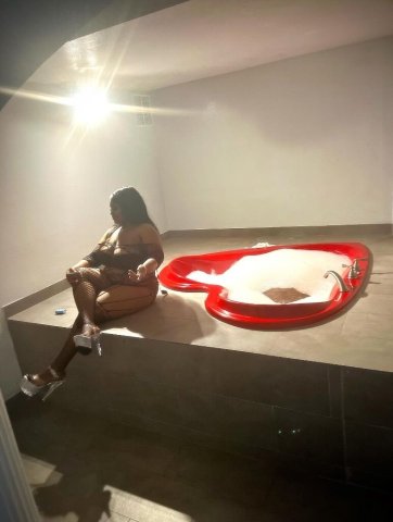 Texarkana Female Escort — outcalls, car dates, and FEMDOM/BDSM services - 1