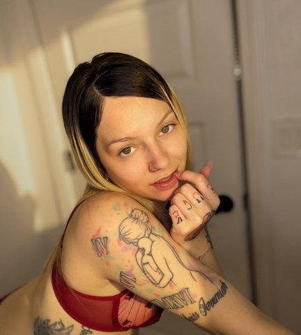 Phoenix Milf Escort — Facetime/Google Duo Verification - 1