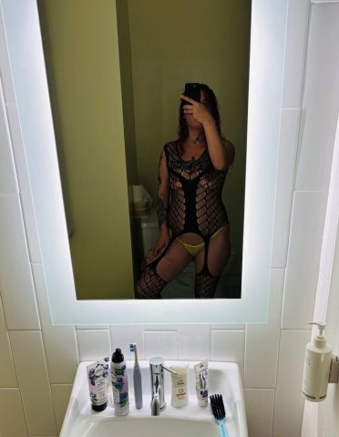 Tight bombshell PTY girl — fetish-friendly private dancing & topless massages - 1