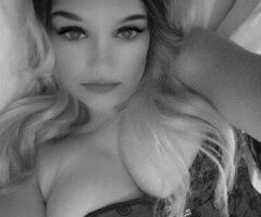 Chicago MILF Escort — outcalls, incalls, cardates - Image 3